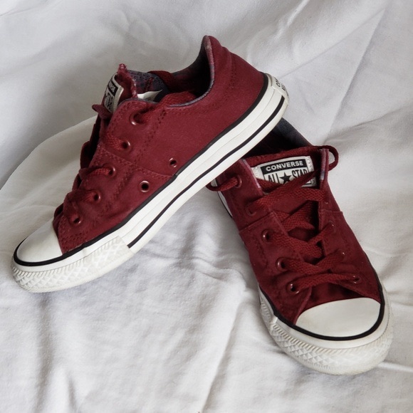 girls maroon converse